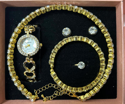 Conjunto de joyas dorado aleatorio.