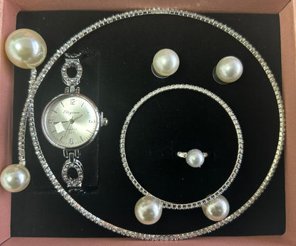 Conjunto de joyas plateado con perlas aleatorio.