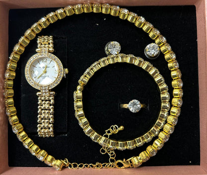 Conjunto de joyas dorado aleatorio.