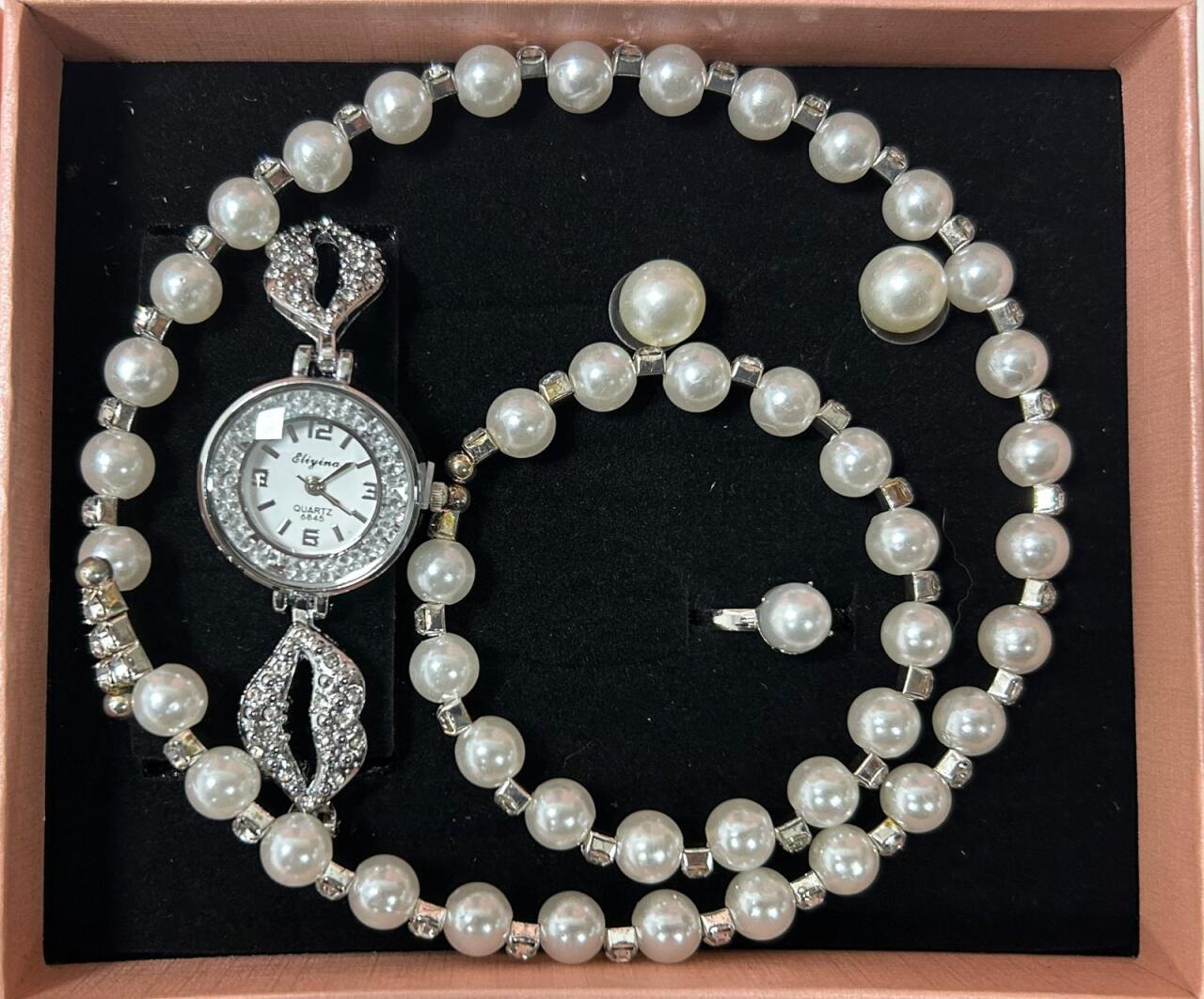 Conjunto de joyas plateado con perlas aleatorio.