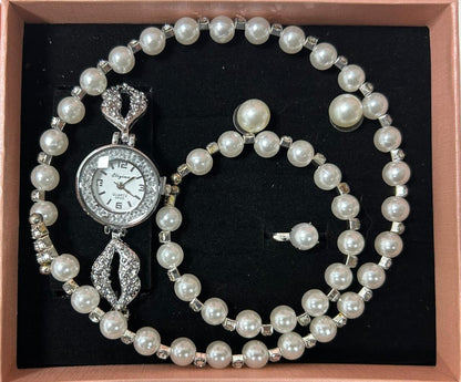 Conjunto de joyas plateado con perlas aleatorio.
