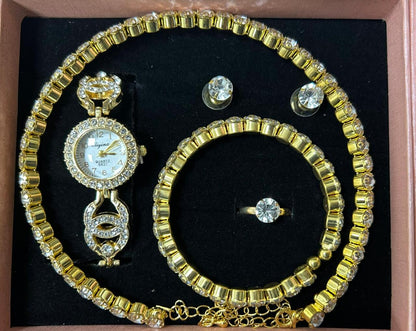 Conjunto de joyas dorado aleatorio.